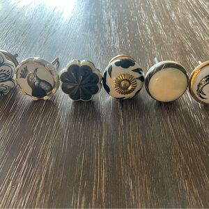 Set of Decorative Black and White Knobs